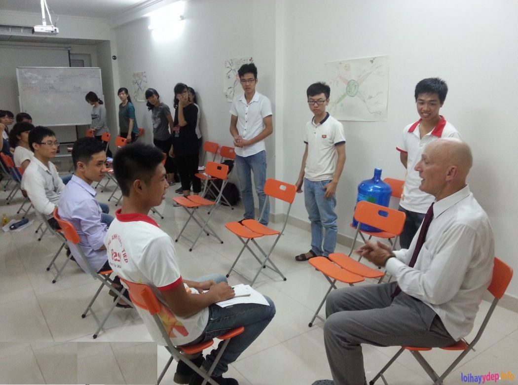 hoc-tieng-anh-giao-tiep-hang-dau-voi-nguoi-nuoc-ngoai3